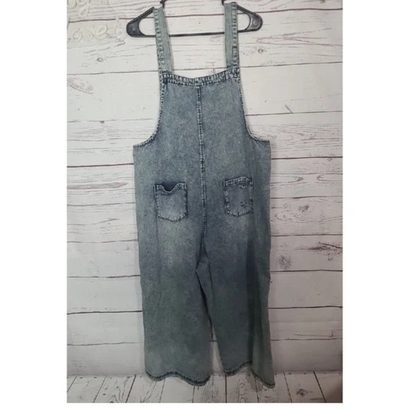 NWT Easel Denim Distressed Bib Overalls Wide Leg sz M - Picture 2 of 7
